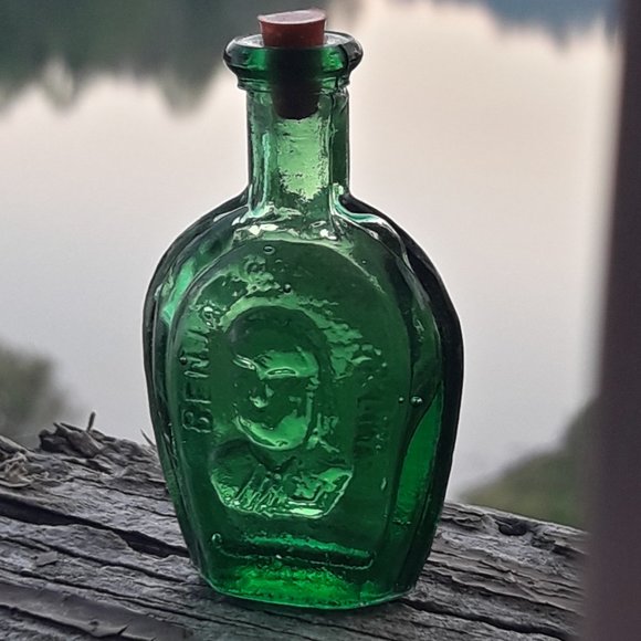 Vintage Glass Bottle with Lid Benjamin Franklin Green Art Glass Dollhouse - Picture 11 of 11